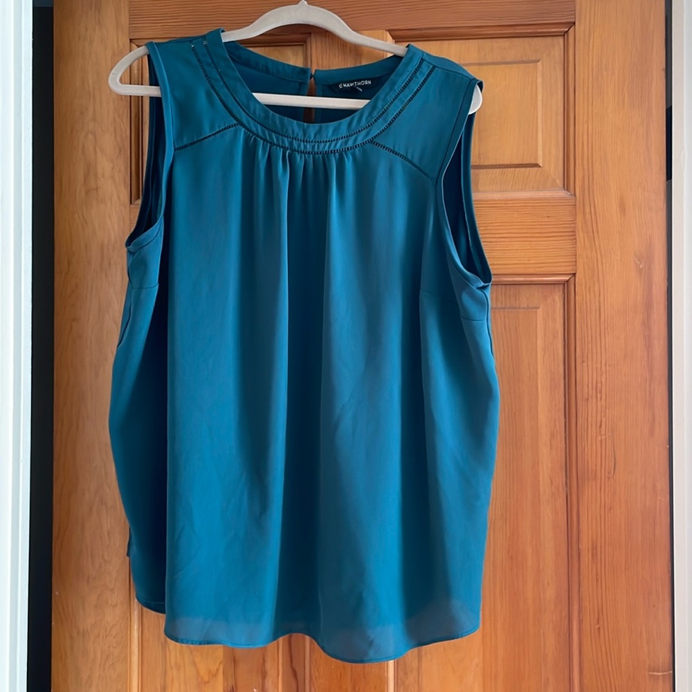 Sleeveless top. Dark green.